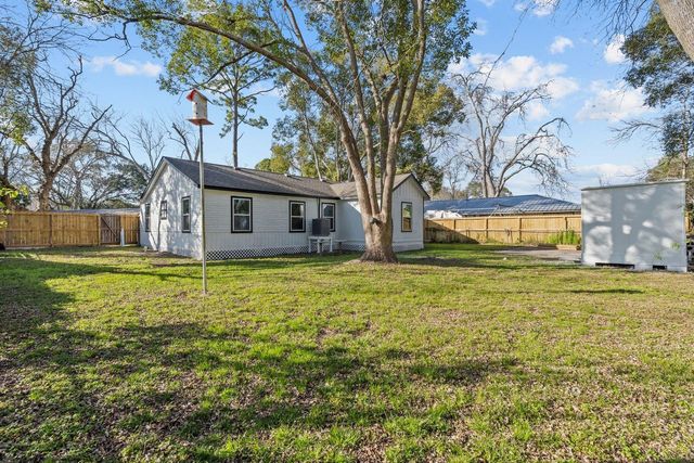 7009 Oleander Drive, Hitchcock, TX 77563