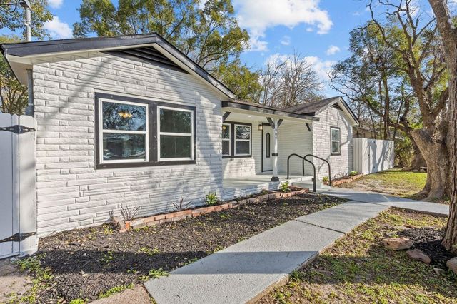 7009 Oleander Drive, Hitchcock, TX 77563