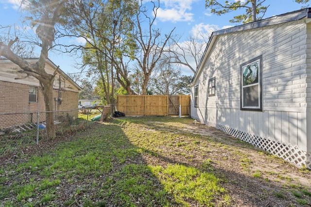 7009 Oleander Drive, Hitchcock, TX 77563