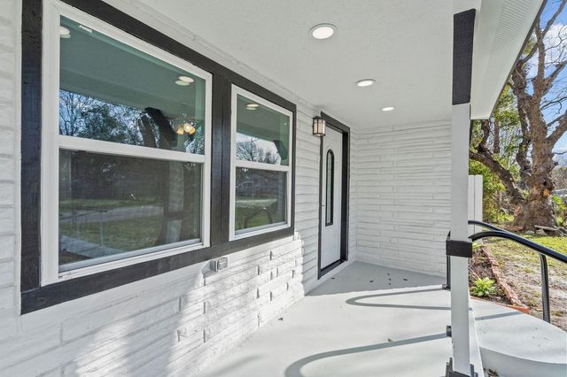 7009 Oleander Drive, Hitchcock, TX 77563