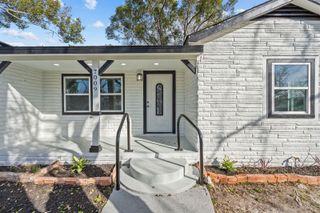 7009 Oleander Drive, Hitchcock, TX 77563