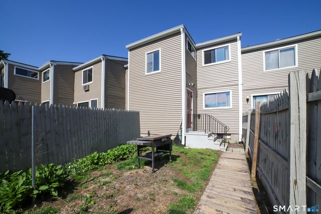6 Sterling Village 6, Meriden, CT 06450