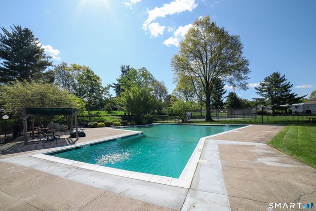 6 Sterling Village 6, Meriden, CT 06450