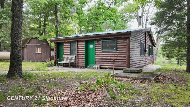 751 E Long Lake Drive, Harrison, MI 48625