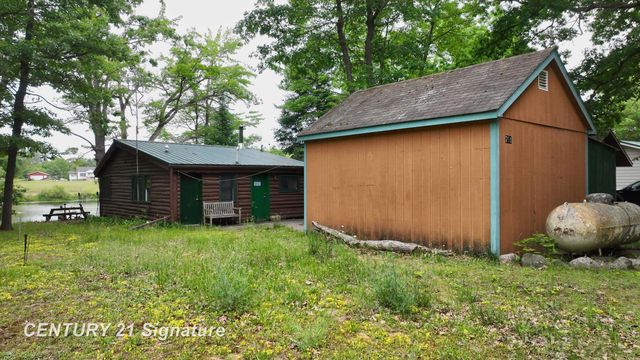 751 E Long Lake Drive, Harrison, MI 48625