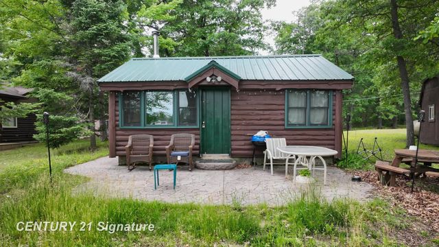 751 E Long Lake Drive, Harrison, MI 48625