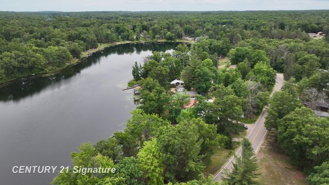 751 E Long Lake Drive, Harrison, MI 48625