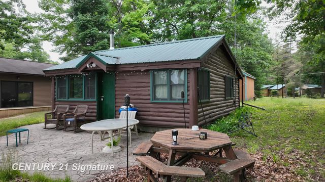 751 E Long Lake Drive, Harrison, MI 48625