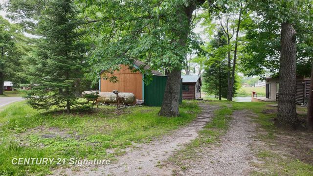 751 E Long Lake Drive, Harrison, MI 48625