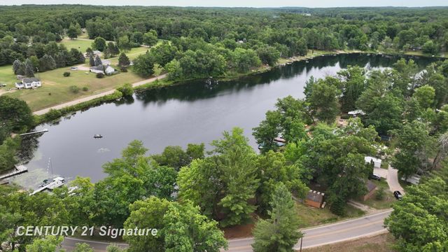 751 E Long Lake Drive, Harrison, MI 48625