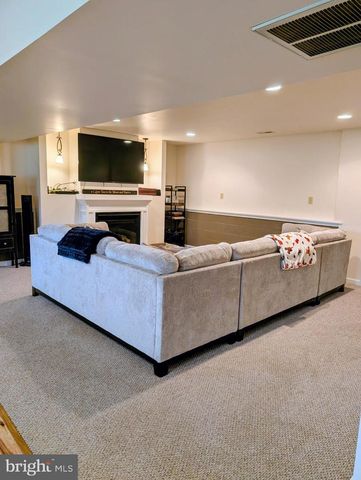 600 CANTERBURY DR, Martinsburg, WV 25403