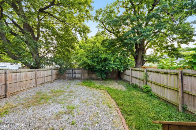 2119 Bradley Ave, Louisville, KY 40217