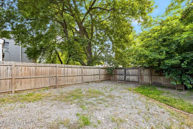 2119 Bradley Ave, Louisville, KY 40217