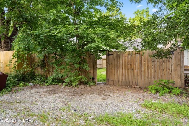 2119 Bradley Ave, Louisville, KY 40217
