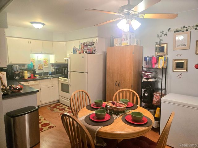 19840 W 12 Mile Road 36, Southfield, MI 48076