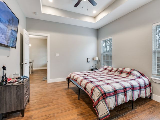 908 E Decatur Street, Ennis, TX 75119