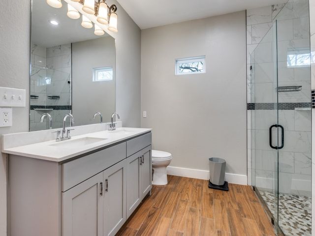 908 E Decatur Street, Ennis, TX 75119