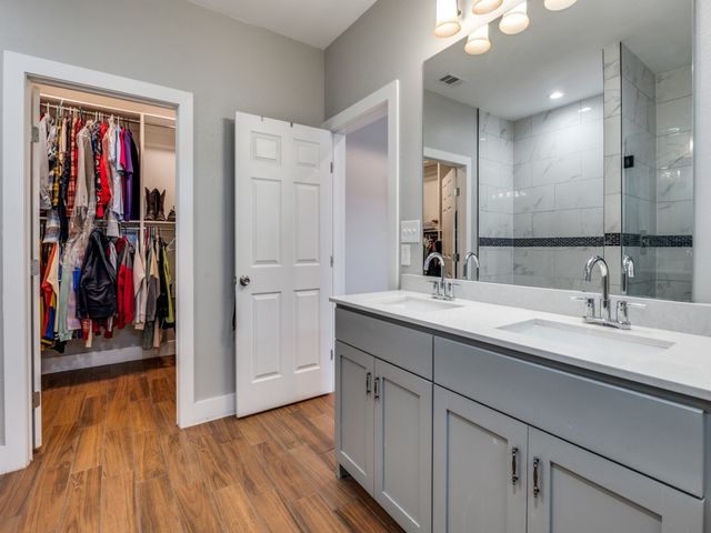 908 E Decatur Street, Ennis, TX 75119