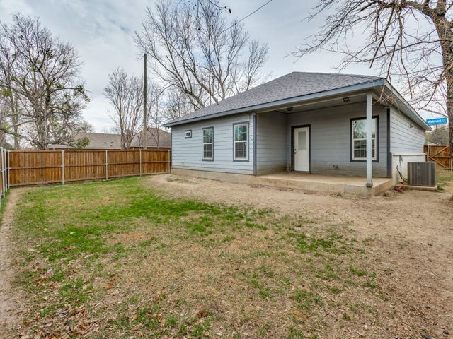 908 E Decatur Street, Ennis, TX 75119