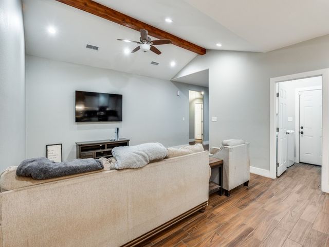 908 E Decatur Street, Ennis, TX 75119