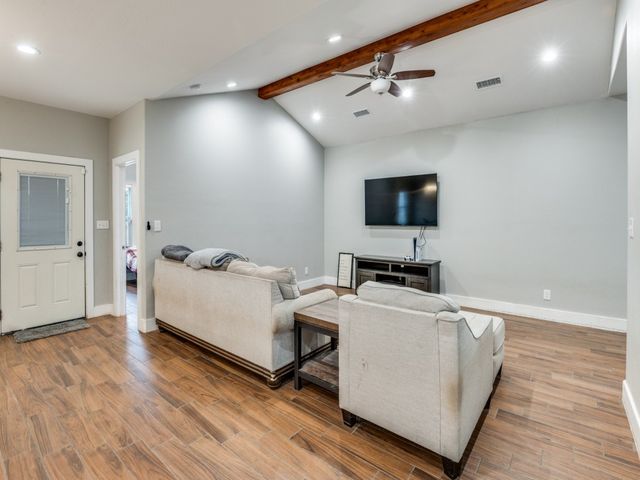 908 E Decatur Street, Ennis, TX 75119