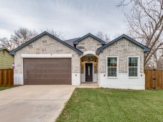 908 E Decatur Street, Ennis, TX 75119