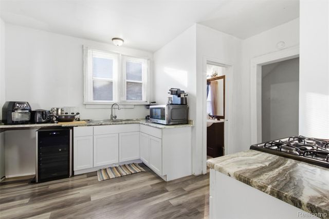 12590 Wilshire Drive, Detroit, MI 48213