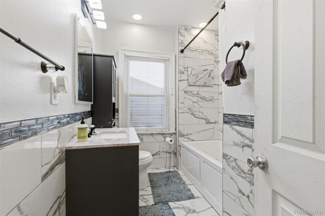 12590 Wilshire Drive, Detroit, MI 48213