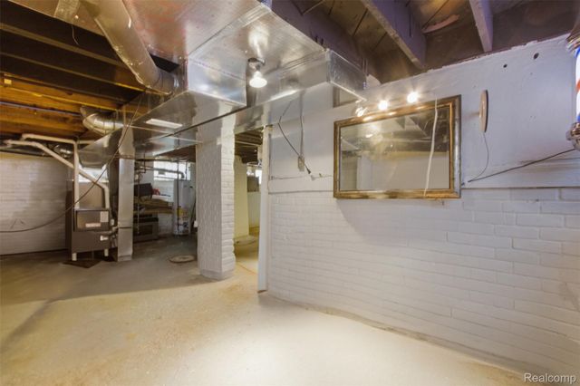 12590 Wilshire Drive, Detroit, MI 48213