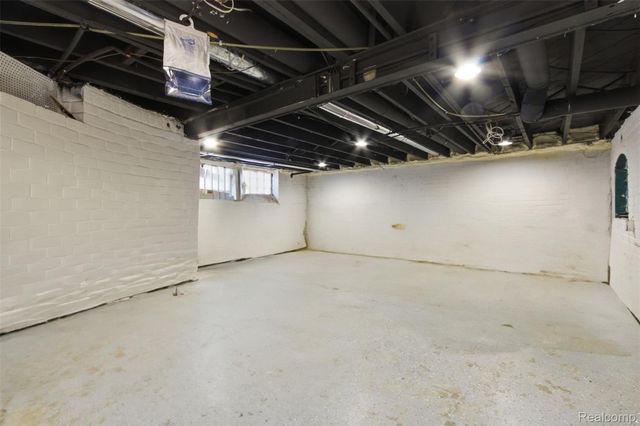 12590 Wilshire Drive, Detroit, MI 48213