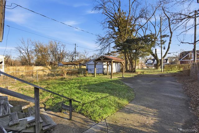 12590 Wilshire Drive, Detroit, MI 48213