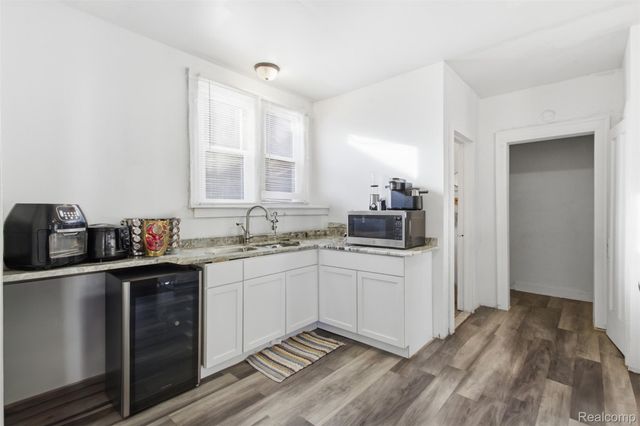 12590 Wilshire Drive, Detroit, MI 48213