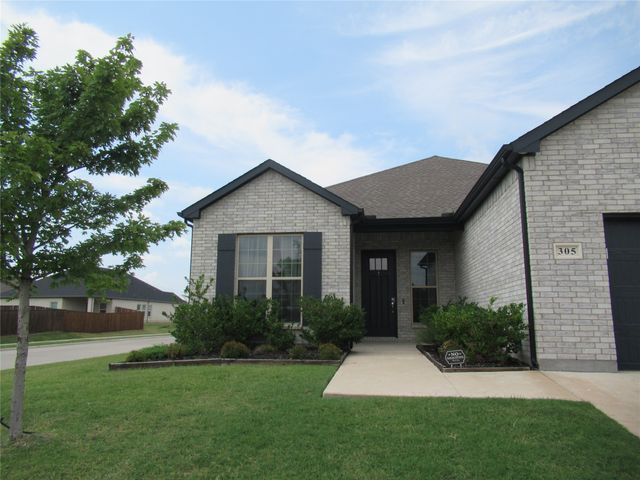 305 Chase Creek Drive, Lavon, TX 75166