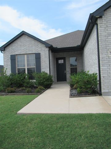 305 Chase Creek Drive, Lavon, TX 75166