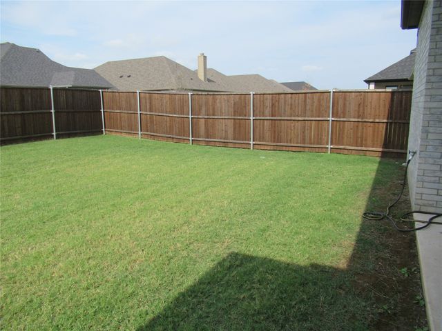 305 Chase Creek Drive, Lavon, TX 75166