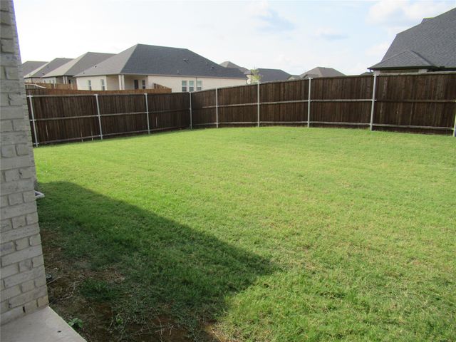 305 Chase Creek Drive, Lavon, TX 75166