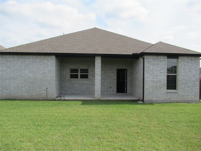 305 Chase Creek Drive, Lavon, TX 75166