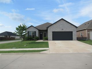 305 Chase Creek Drive, Lavon, TX 75166