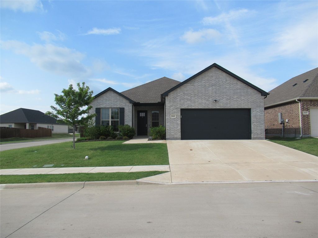 305 Chase Creek Drive, Lavon, TX 75166