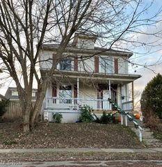 27 Cemetery Avenue, Zanesville, OH 43701