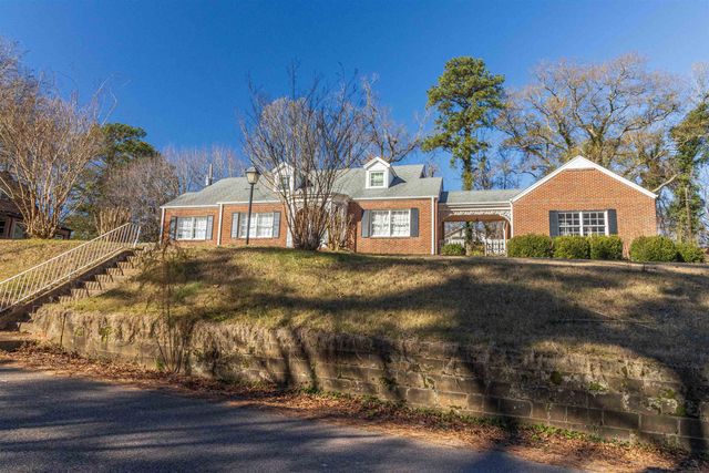 228 N THIRD ST, Selmer, TN 38375