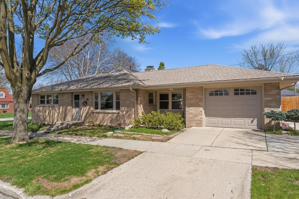2626 N 80th STREET, Milwaukee, WI 53213