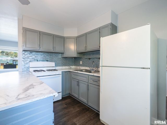 3925 W CREIGHTON Terrace, Peoria, IL 61615