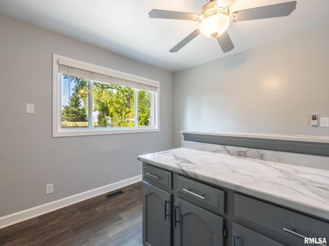 3925 W CREIGHTON Terrace, Peoria, IL 61615