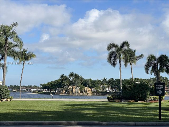 10730 NW 66th St 502, Doral, FL 33178