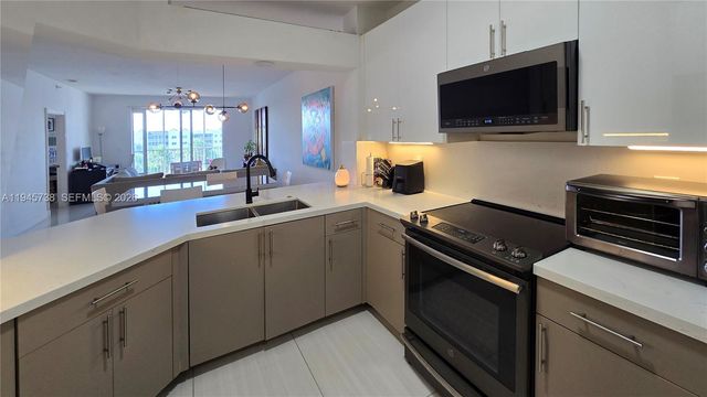 10730 NW 66th St 502, Doral, FL 33178