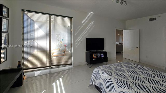 10730 NW 66th St 502, Doral, FL 33178