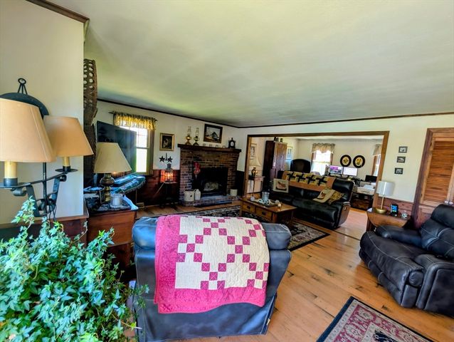 178 Dennison Hill Rd, Southbridge, MA 01550