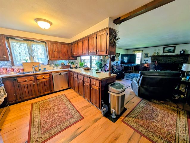 178 Dennison Hill Rd, Southbridge, MA 01550