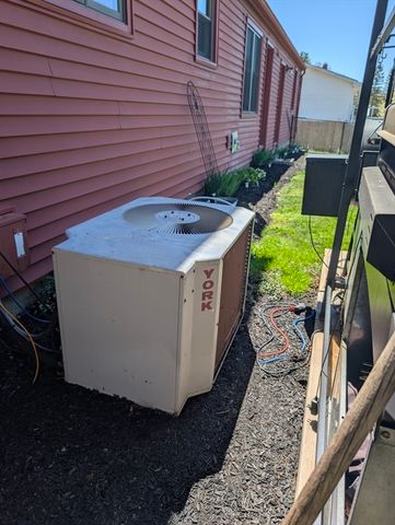 178 Dennison Hill Rd, Southbridge, MA 01550